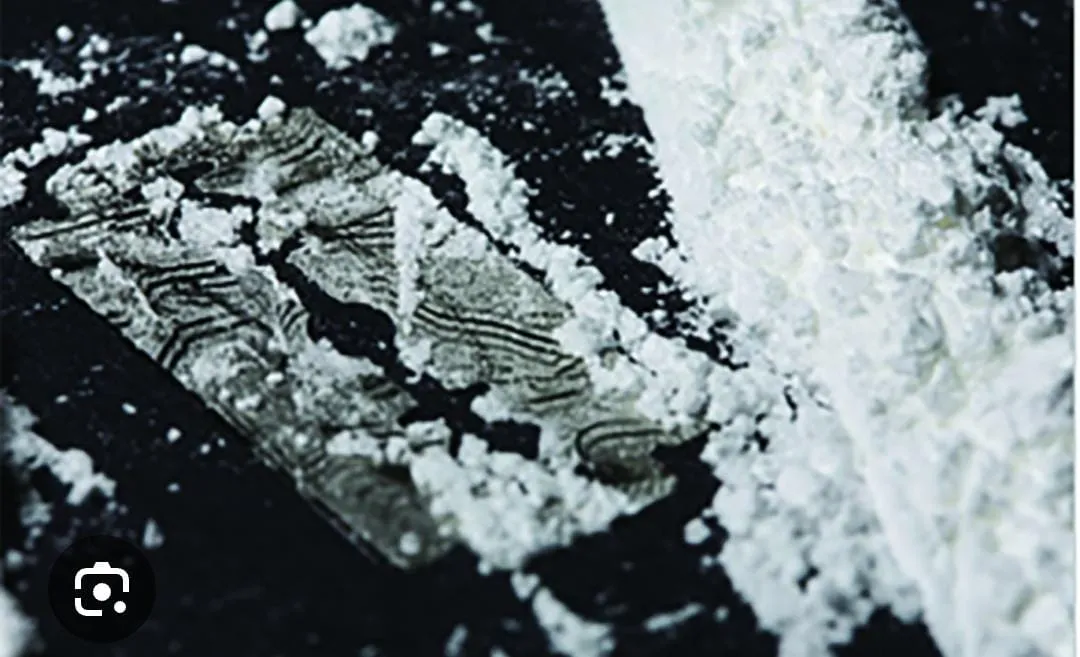 Colto sul fatto mentre vende cocaina. Arrestato pusher 66enne