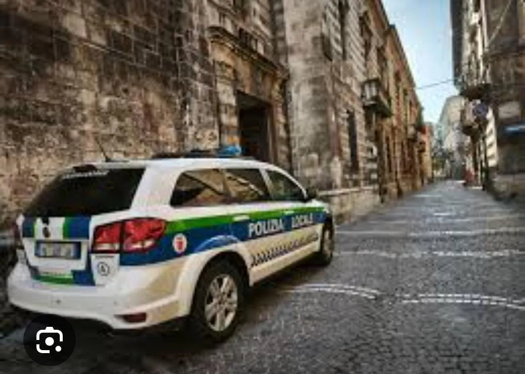 Nuove aperture, blitz della polizia locale nelle frazioni. Chiuso locale senza scia