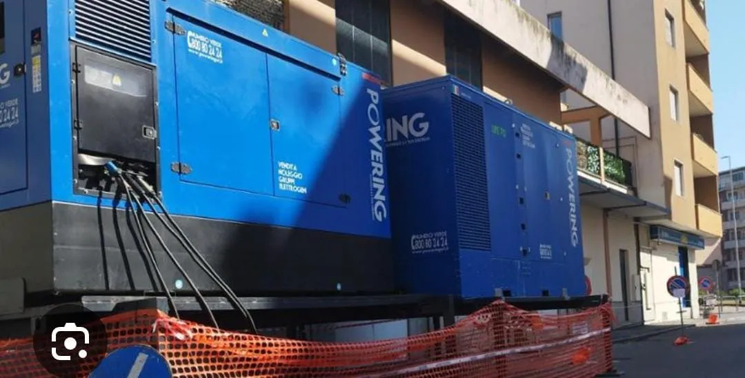 Niente energia elettrica per centinaia di utenze, disagi in periferia. Arriva un generatore