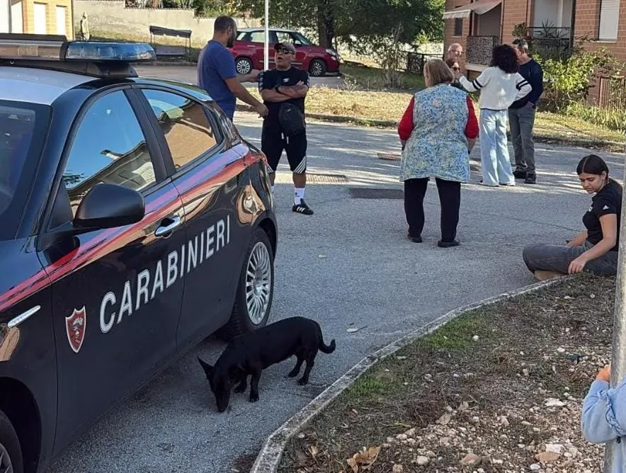 Fogna a cielo aperto, "barricati in casa" in via Caprareccia. Residenti pronti a salire in Comune