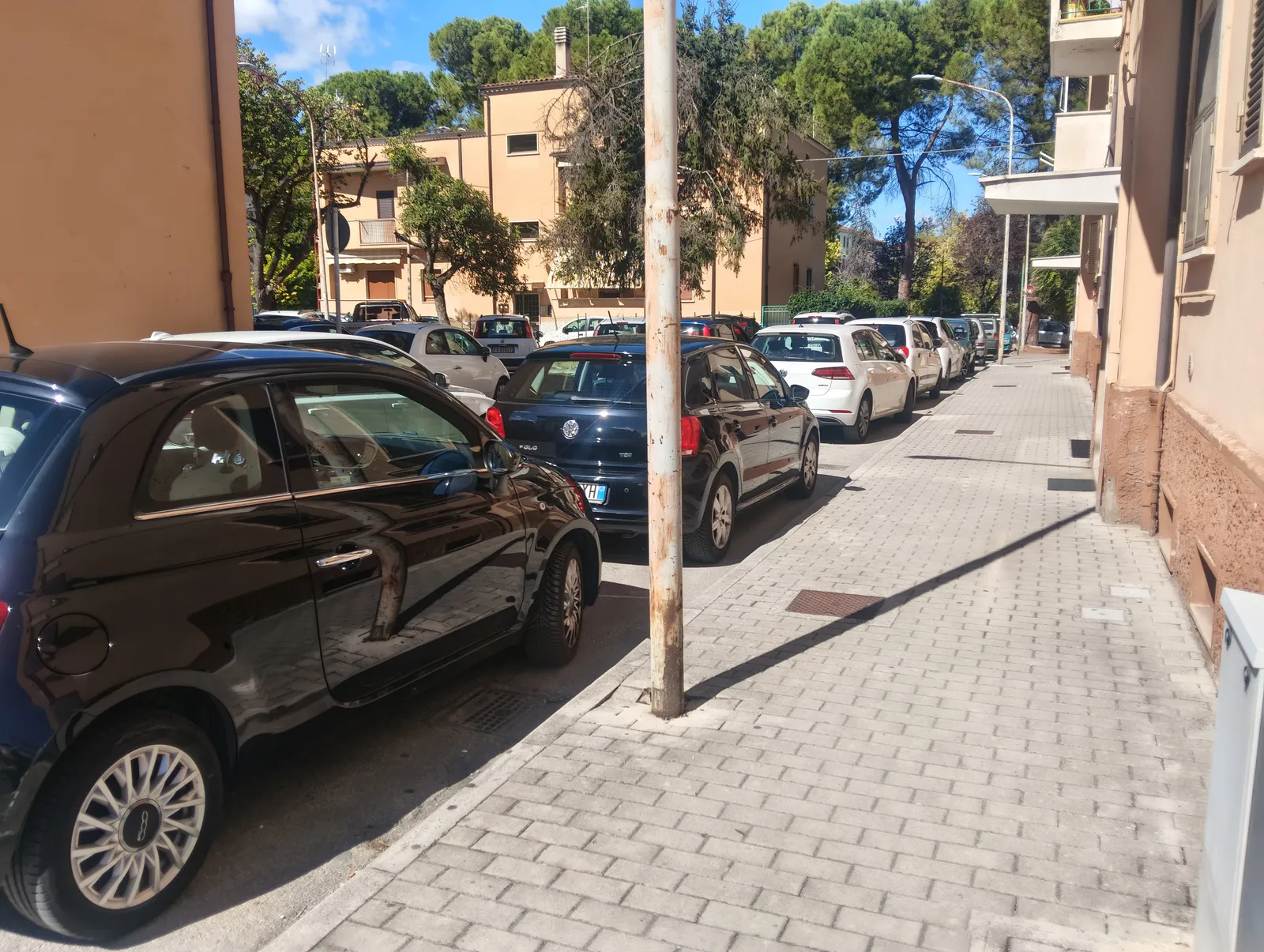 Mercato spostato, è subito caos viabilità: protesta dei residenti