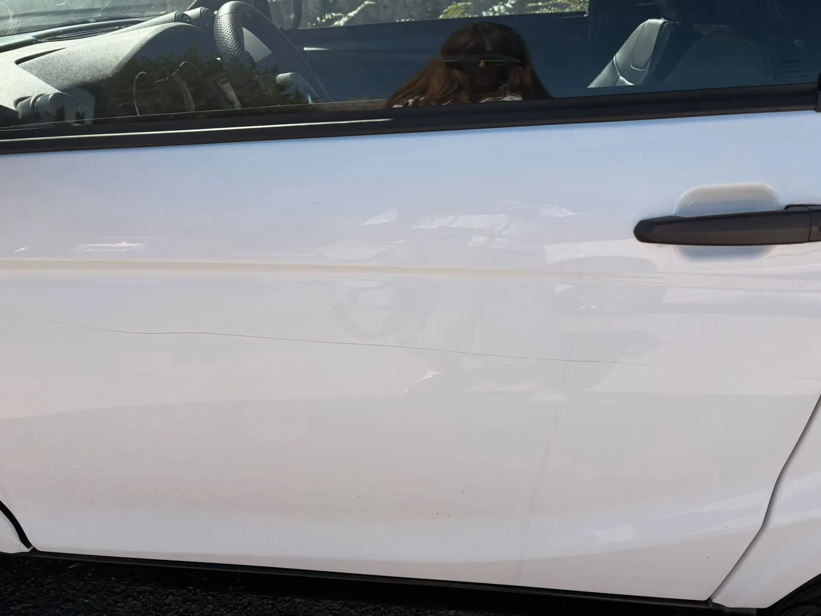 Via Turati ancora  nel mirino. Mini car danneggiata dai vandali