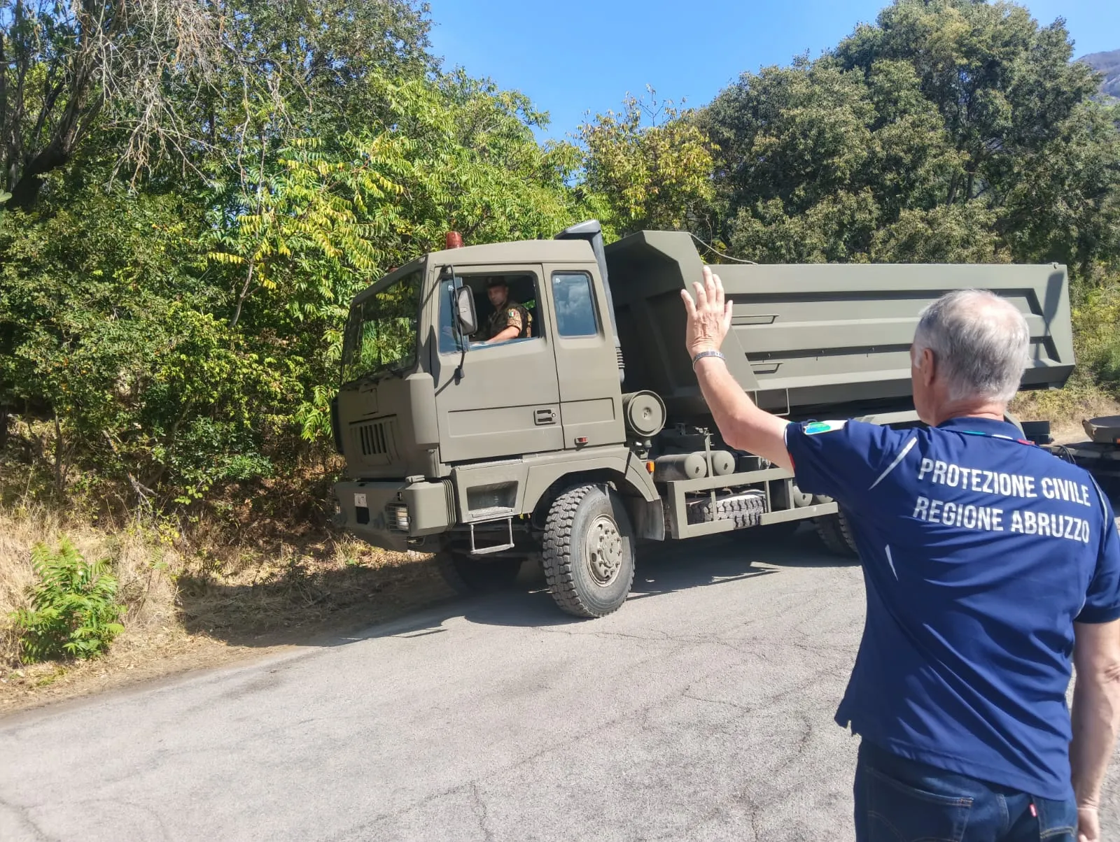 Morrone, l'ultima dell'Esercito dopo 28 giorni. "Strade aperte e mezzi schierati"