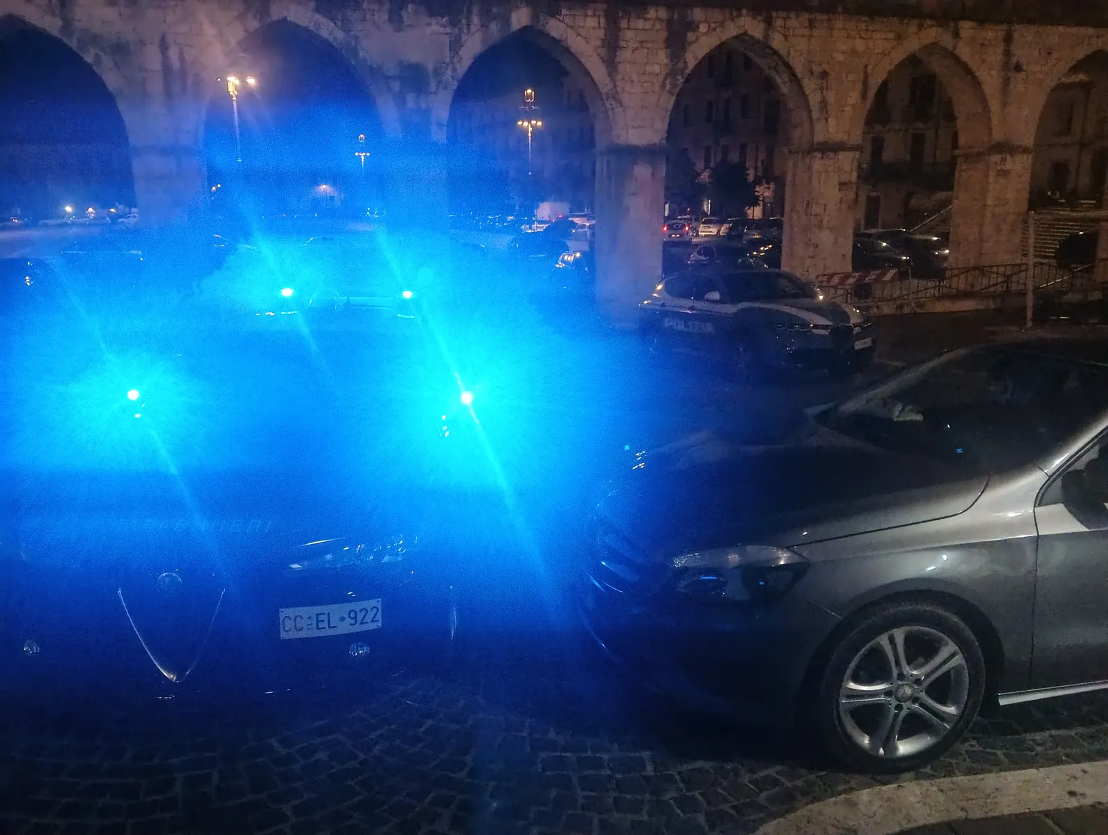 Non rispettano la fila per il drink. Clienti minacciano titolari del bar