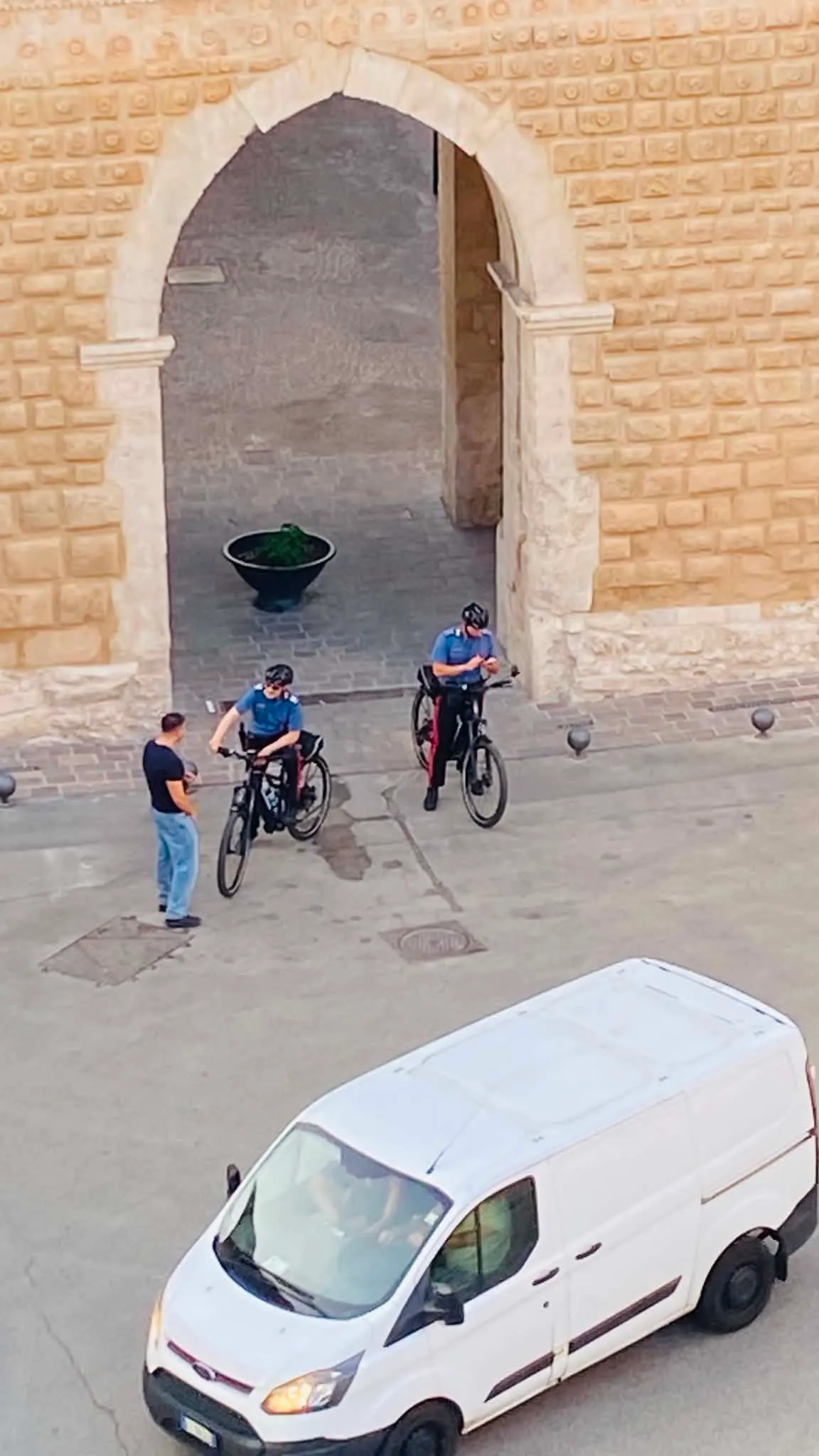 Centro storico: carabinieri in sella