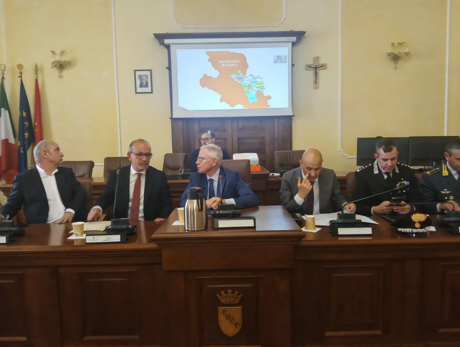Stretta sul vetro e sulla movida: Sulmona alza il volume fino all'una. Ma solo il sabato