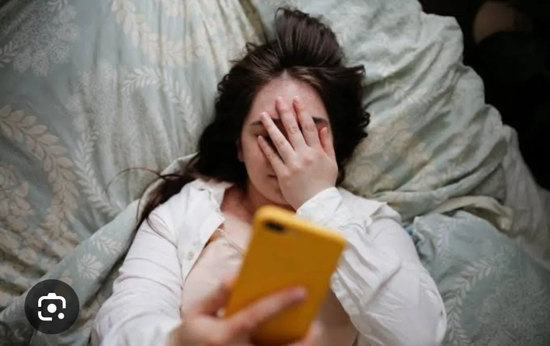 Ricatta l'ex con foto intime e pubblica reel su Instagram. Tolta potestà a compagno padrone