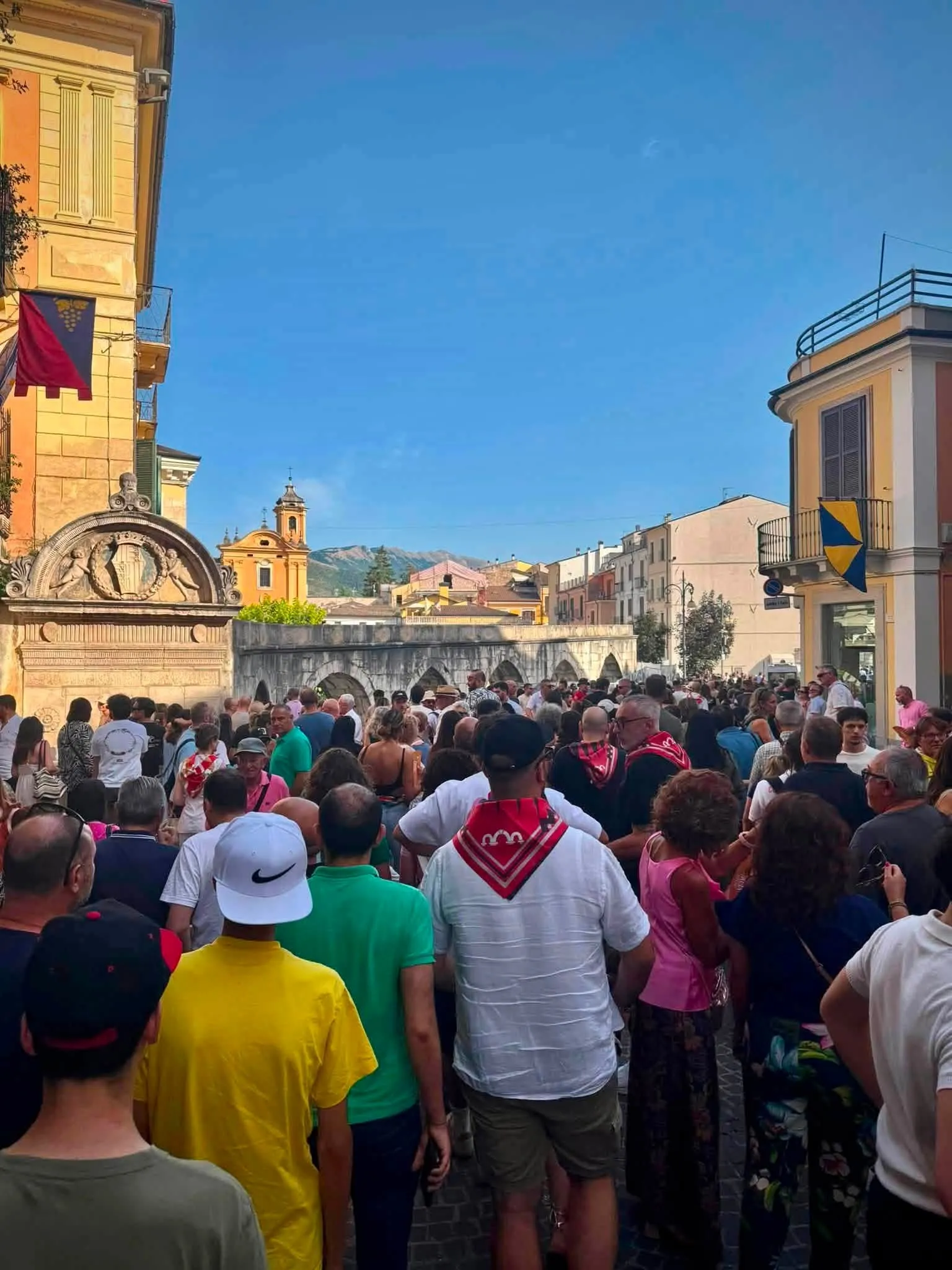 Movida: giri di "Giostra" e prove generali. Si tratta sul coprifuoco