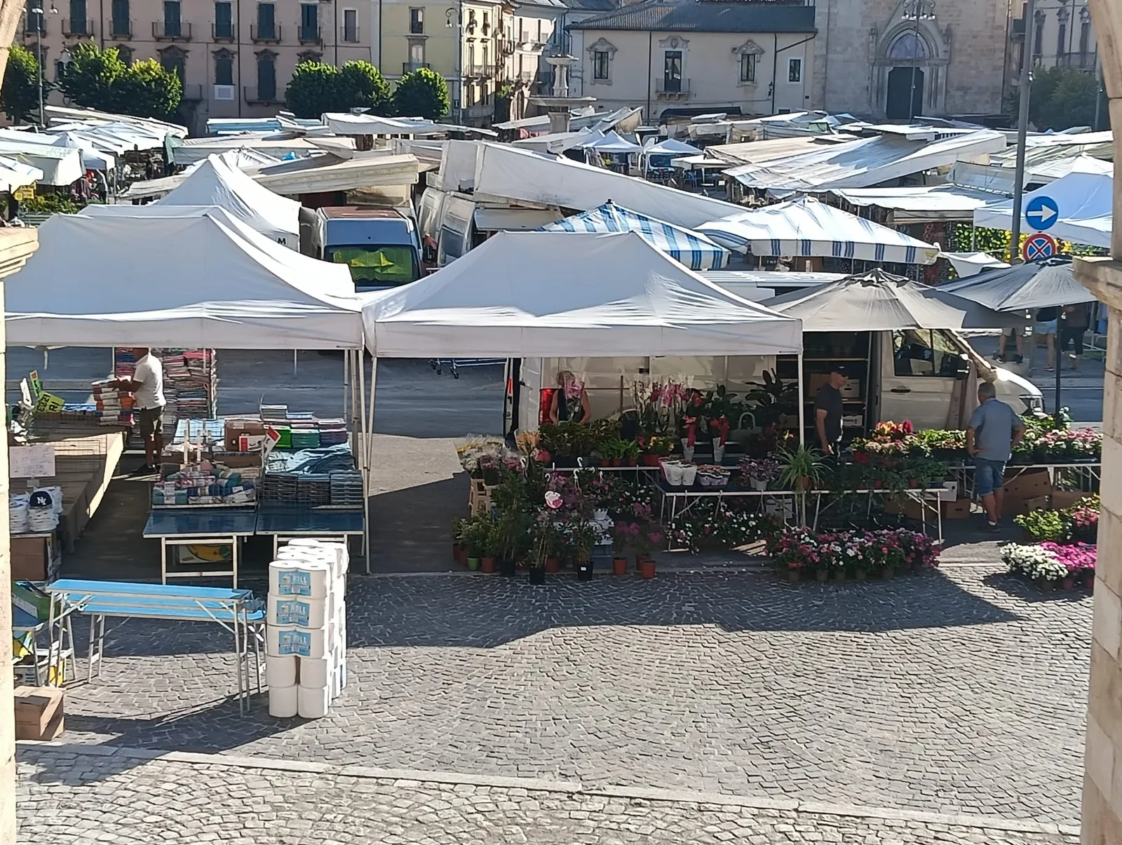 Mercato: nel mirino decine di ambulanti. Stretta per i furbetti dei rifiuti